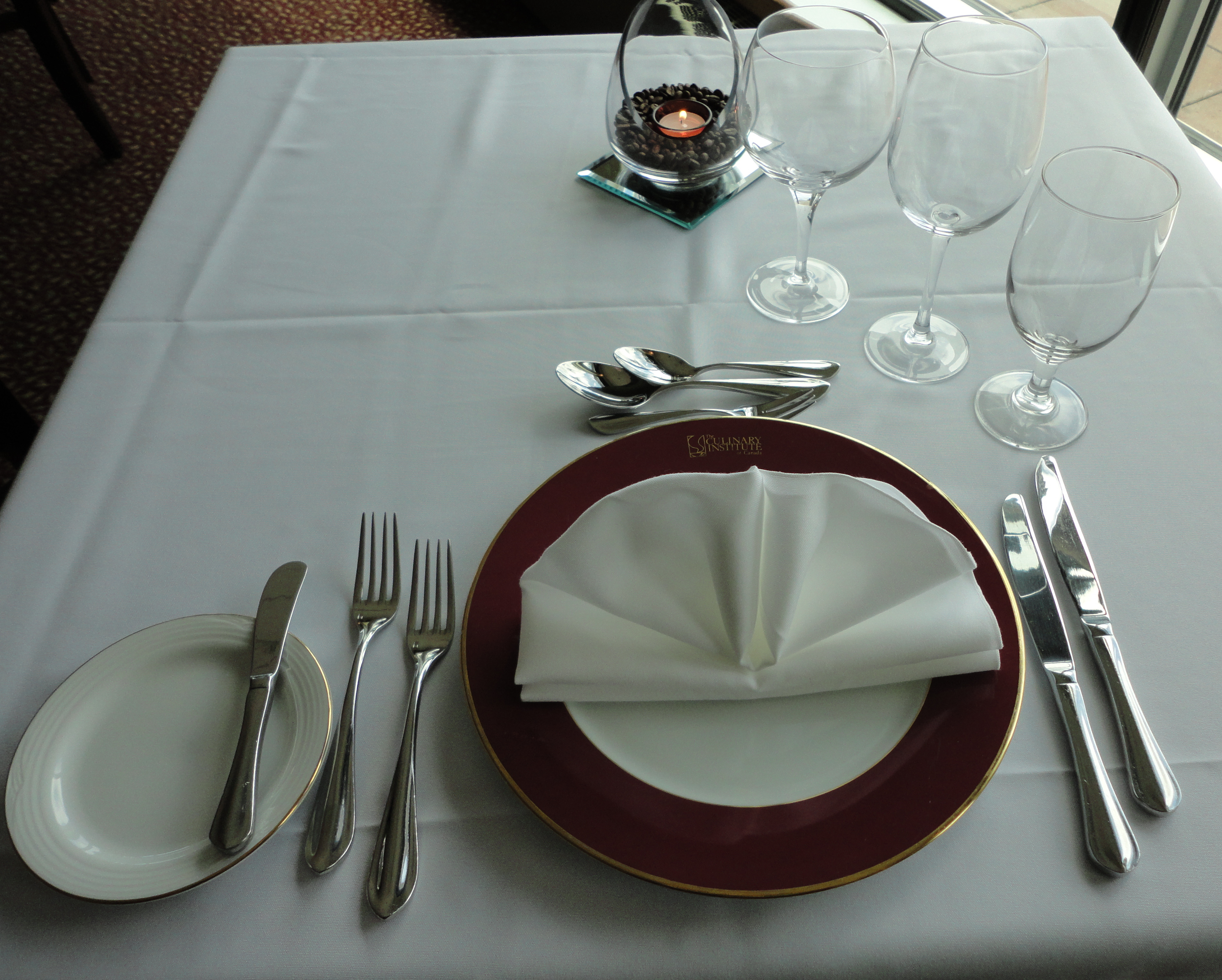 formal dinner setting etiquette