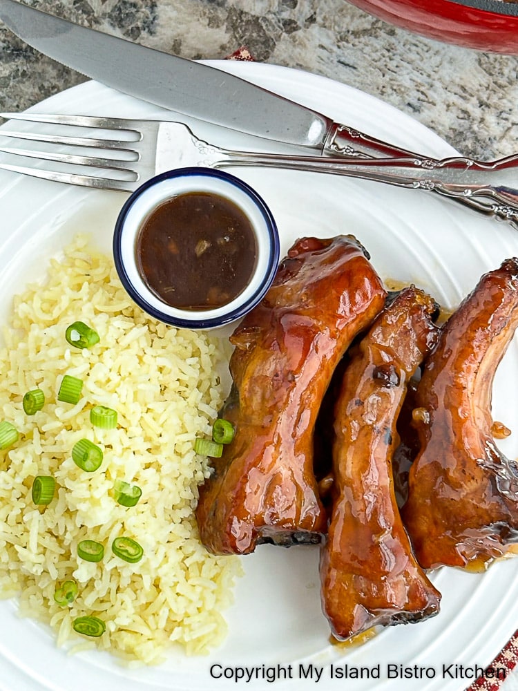 White plate with Spareribs and Steamed Rice
