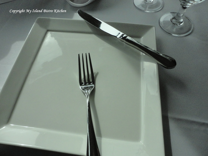 American Style for Cutlery Position During Brief Pause in Eating