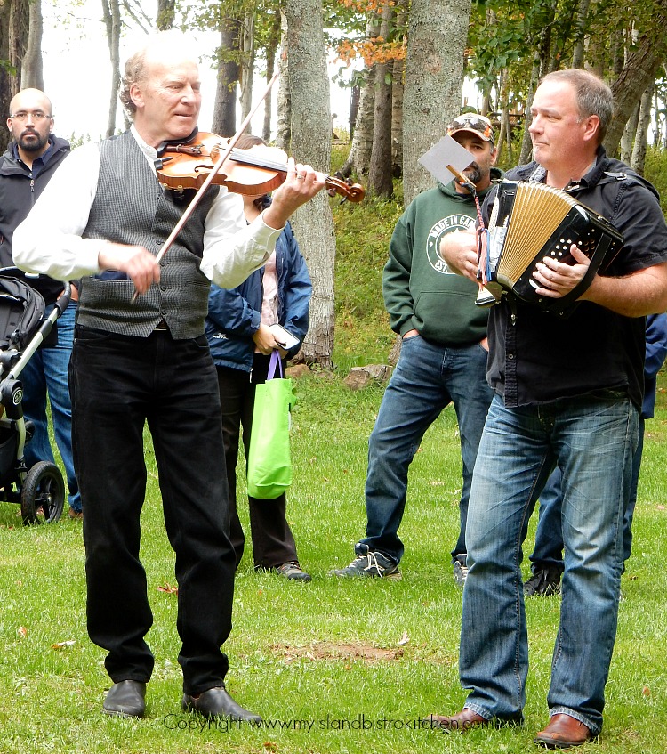 Island Musicians Mark Haines (left) and Brad Fremlin (right)