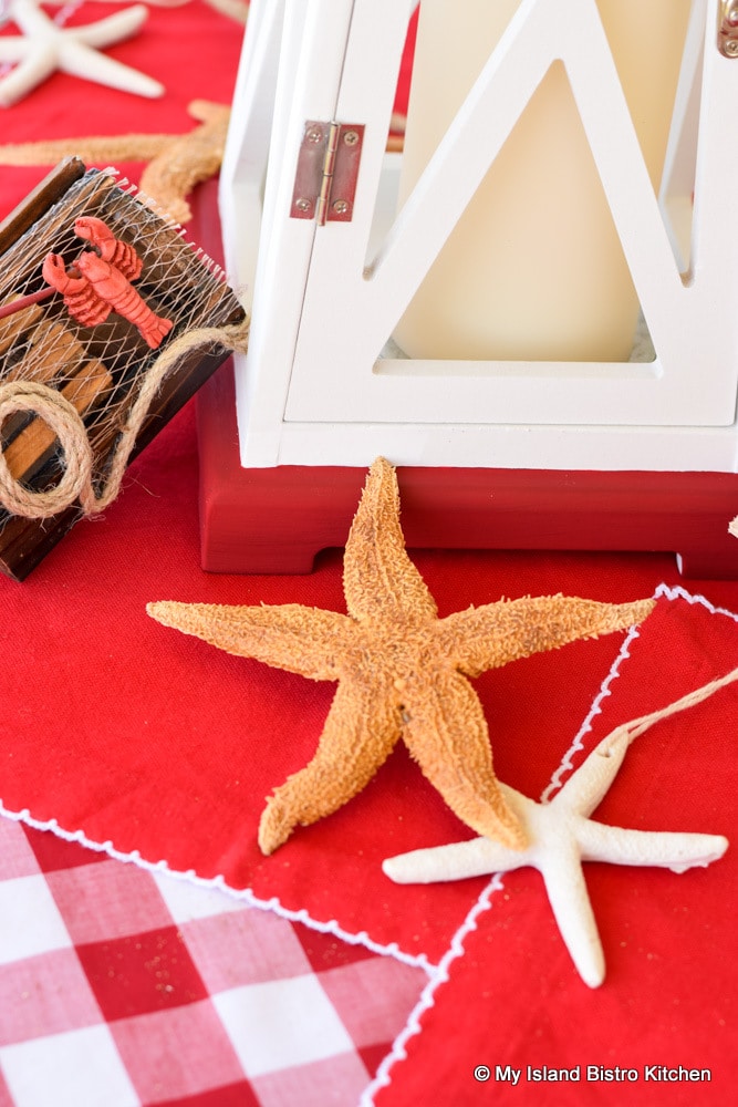 Starfish and Miniature Lobster Trap in Tablesetting