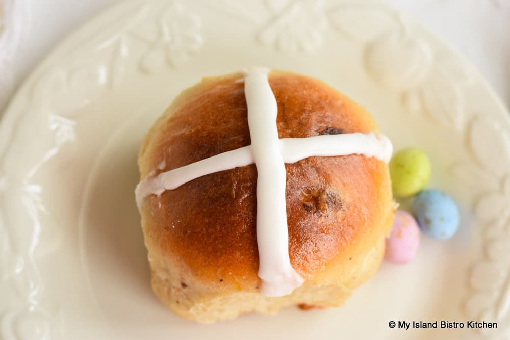 Glossy-topped Easter Bun