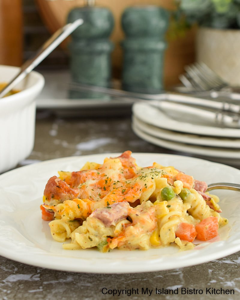 Casserole made with ham and pasta