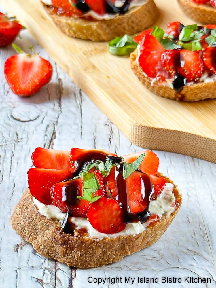 Strawberry appetizer with balsamic glaze