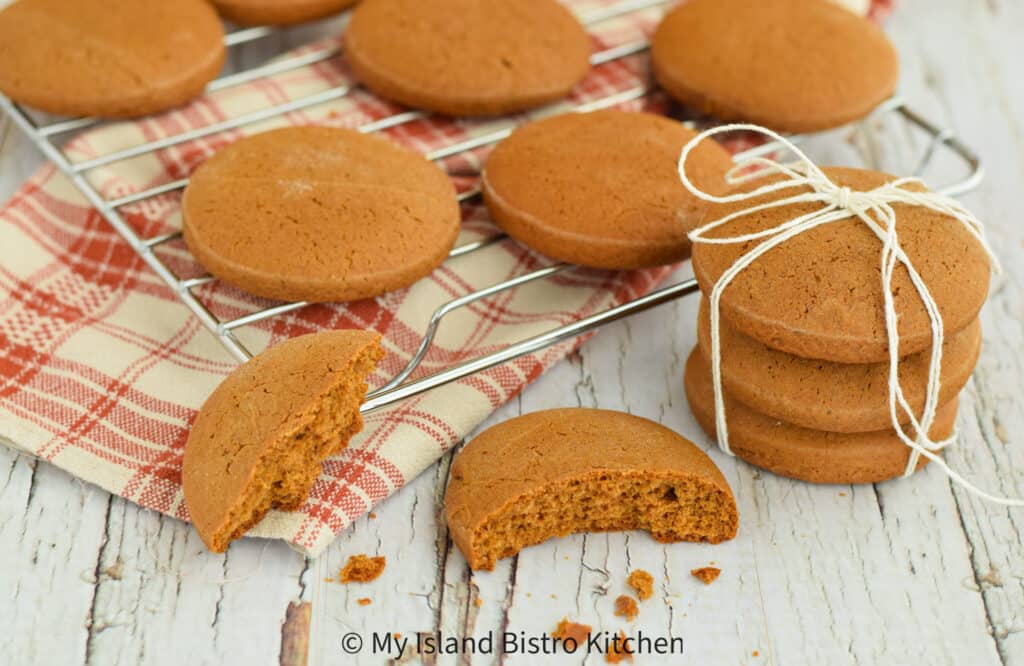 Cookies on wire cooling rack on counter